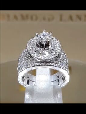 Affordable Fashion Finds Silver-Tone Halo Cluster Ring with Clear Stones